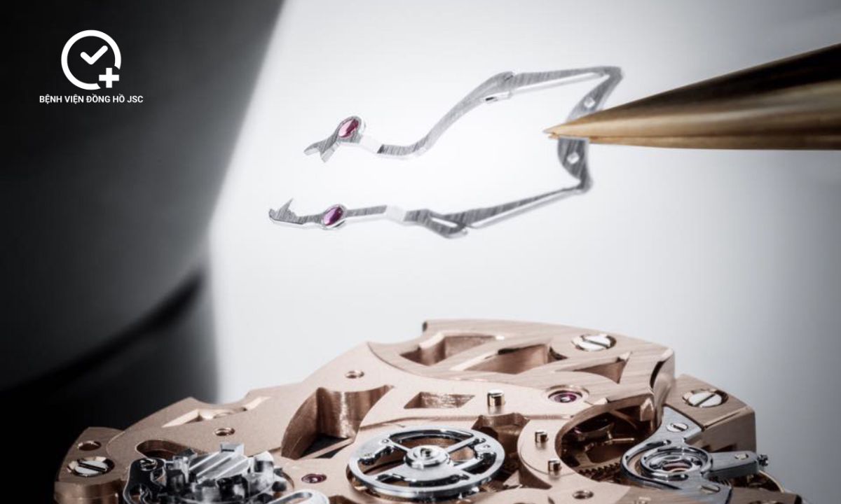 Compliant Mechanism trong Parmigiani Fleurier Tonda Chronor – Rattrapante clamp