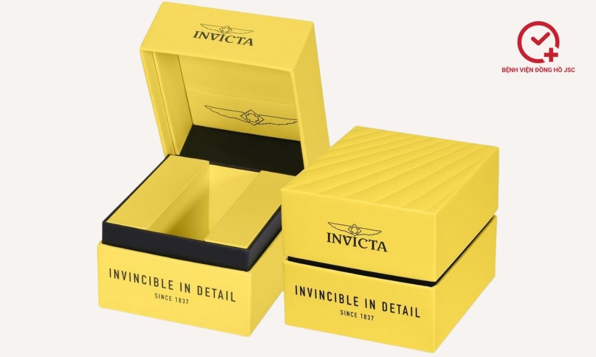 kiểm tra đồng hồ invicta chính hãng thông qua logo được in trên hộp đựng