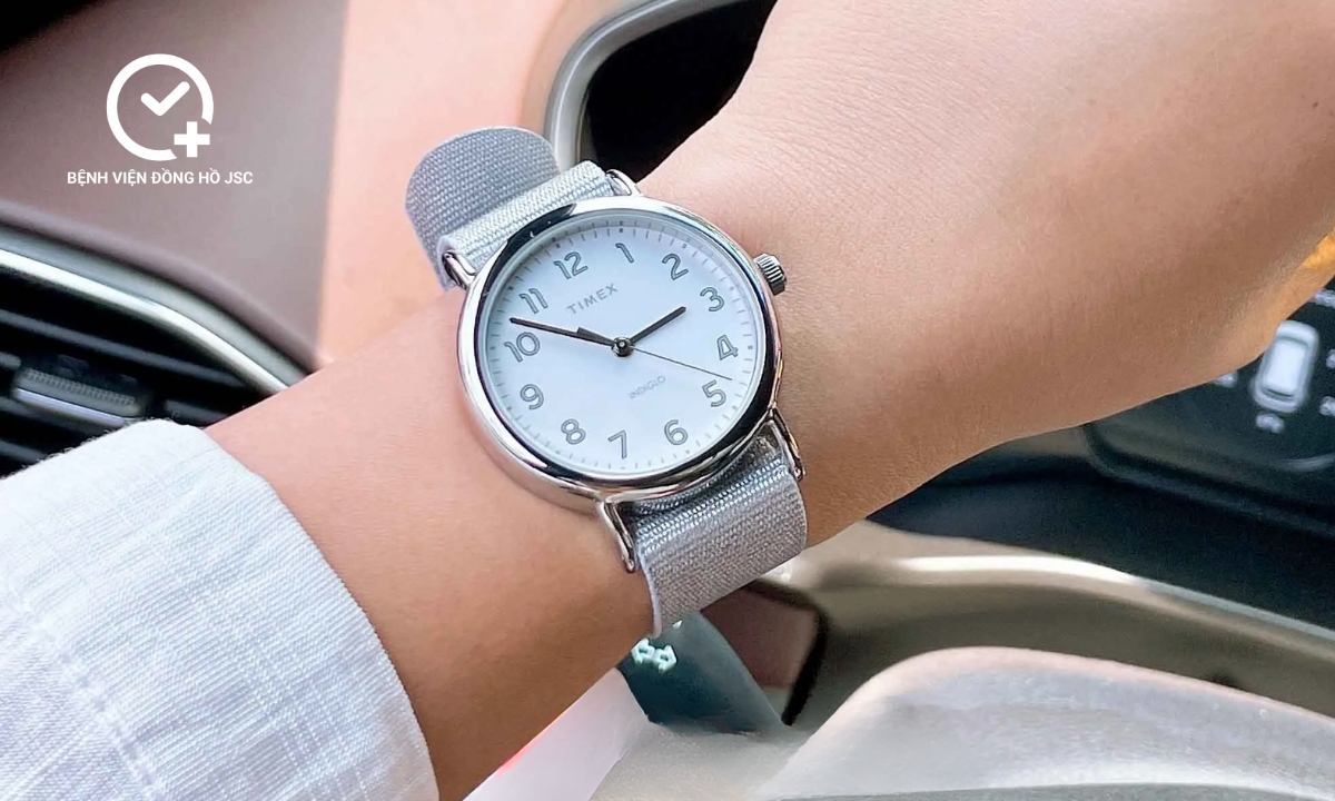 chiếc đồng hồ timex weekender