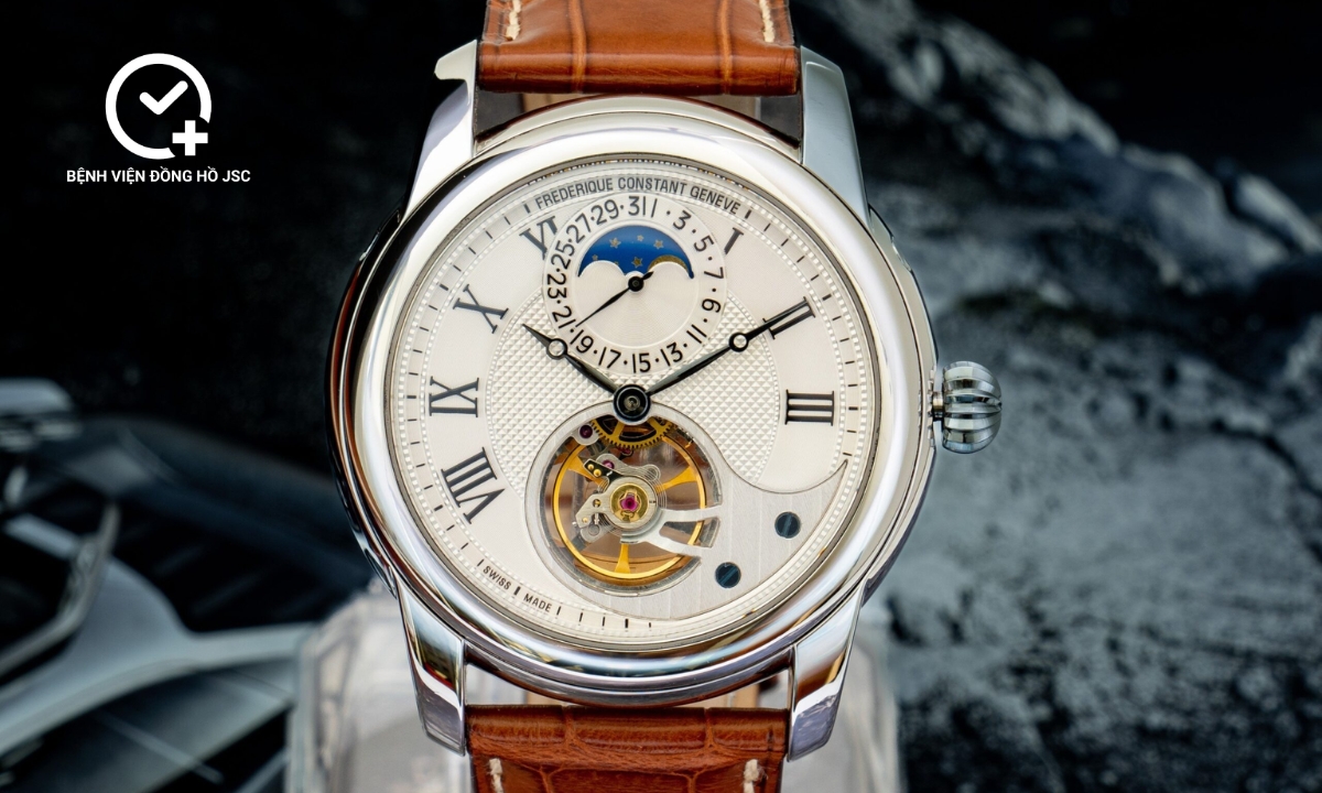 chiếc đồng hồ Frederique Constant Heart Beat Moonphase Caliber FC 935