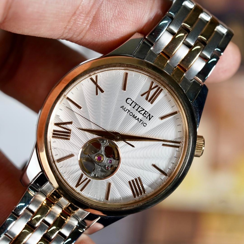 Đồng Hồ Nam Citizen Automatic White Dial Two-Tone Men’s Watch NH9136-88A