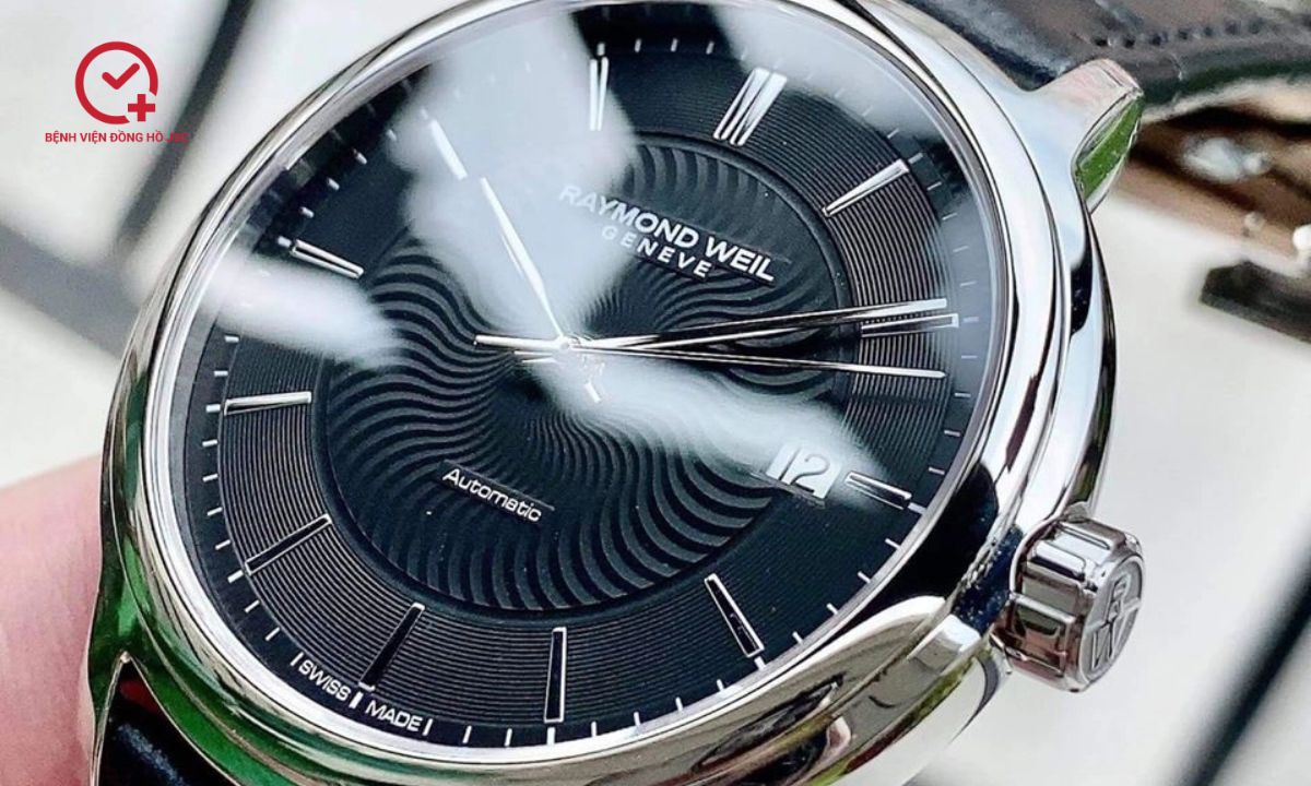 chất liệu đồng hồ raymond weil thế nào