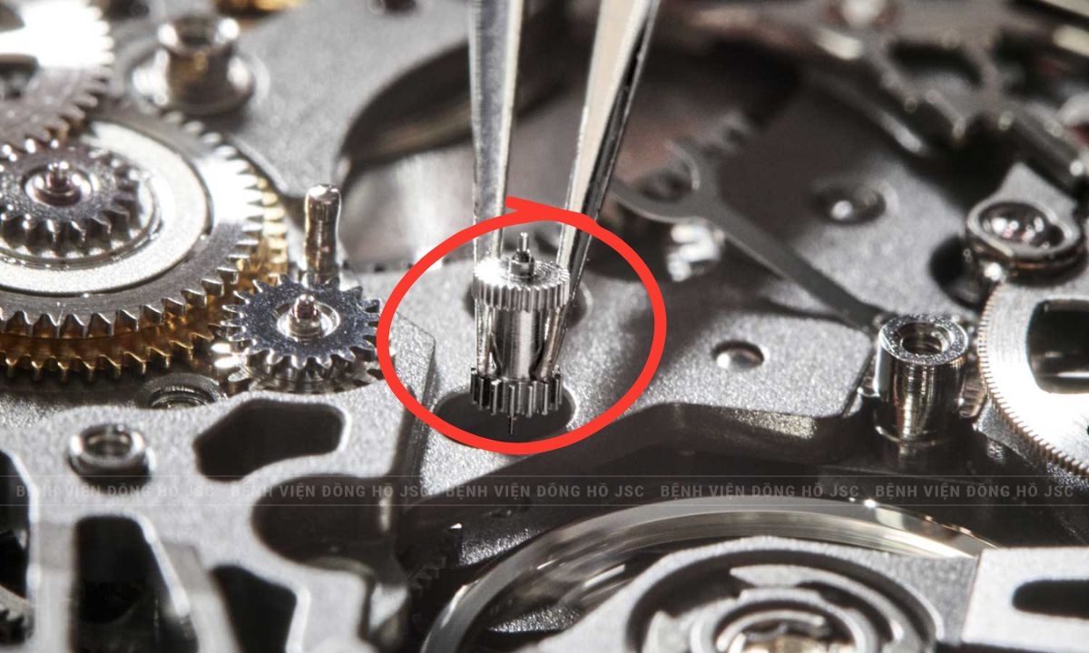 cơ chế oscillating pinion trong đồng hồ tag heuer