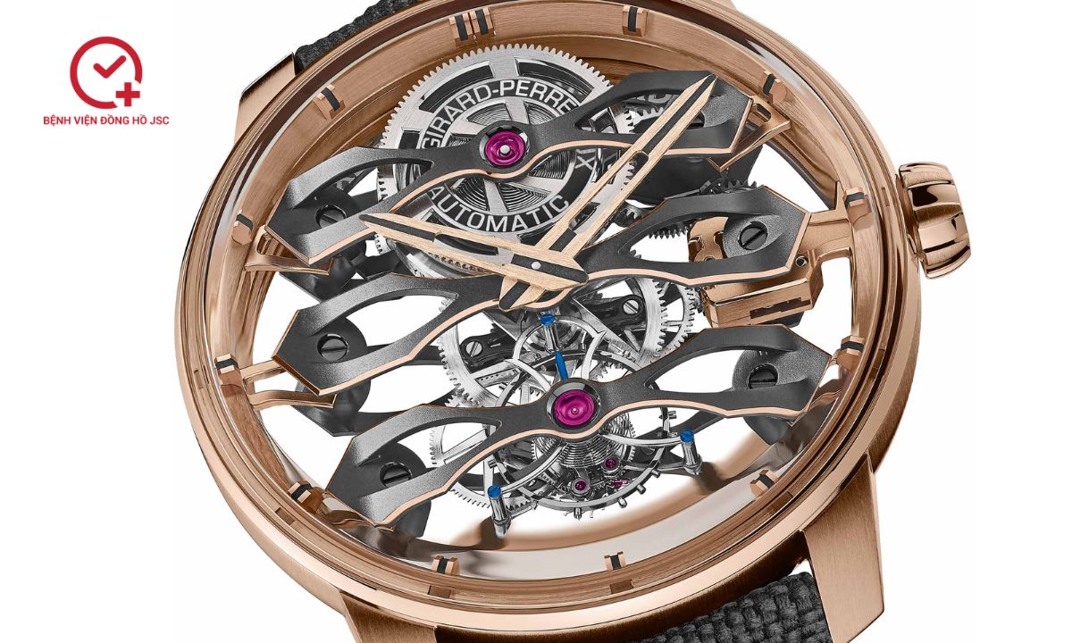 đồng hồ tourbillon với ba cầu vàng