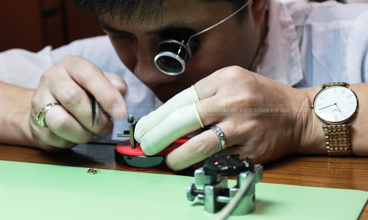 sua-dong-ho-vinh sửa đồng hồ vinh