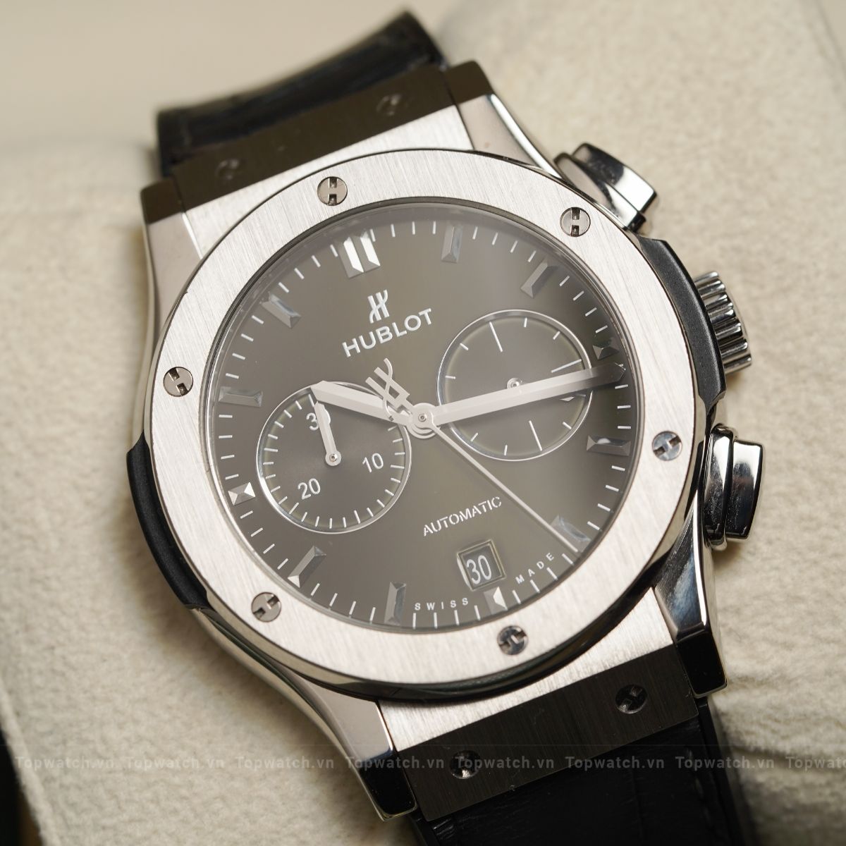 Đồng hồ Hublot Classic Fusion Chronograph Titanium 541.NX.1171.LR