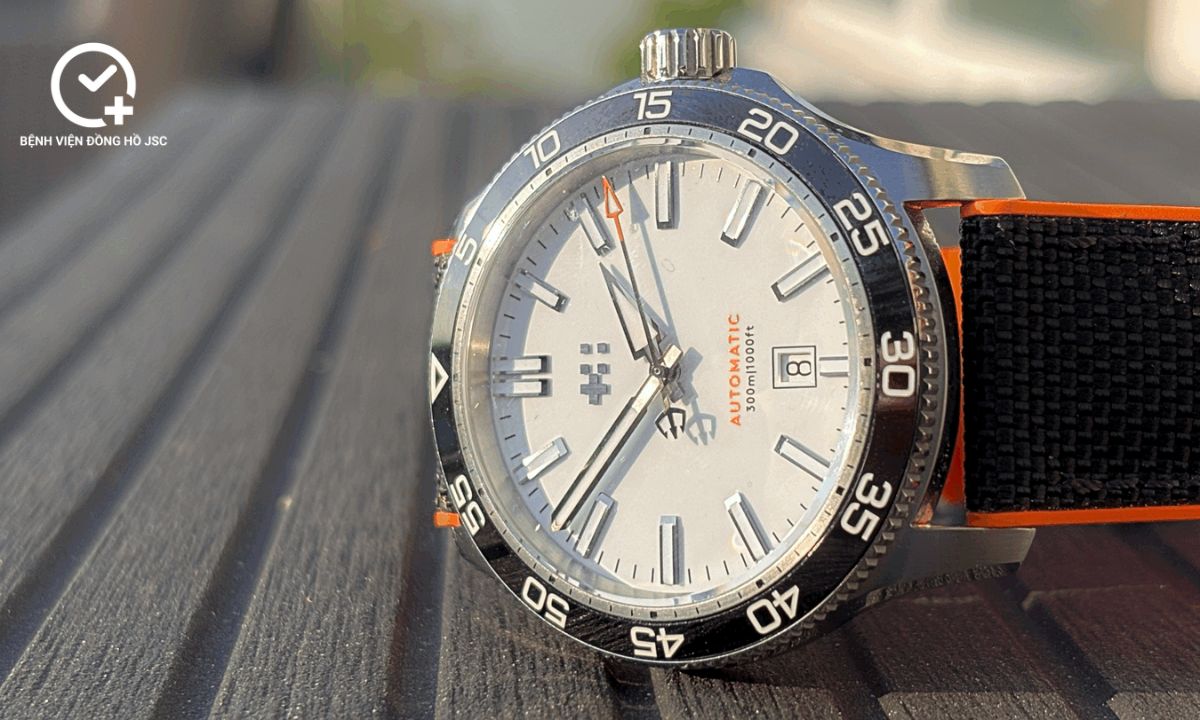 dong-ho-christopher-ward-cua-nuoc-nao đồng hồ christopher ward của nước nào