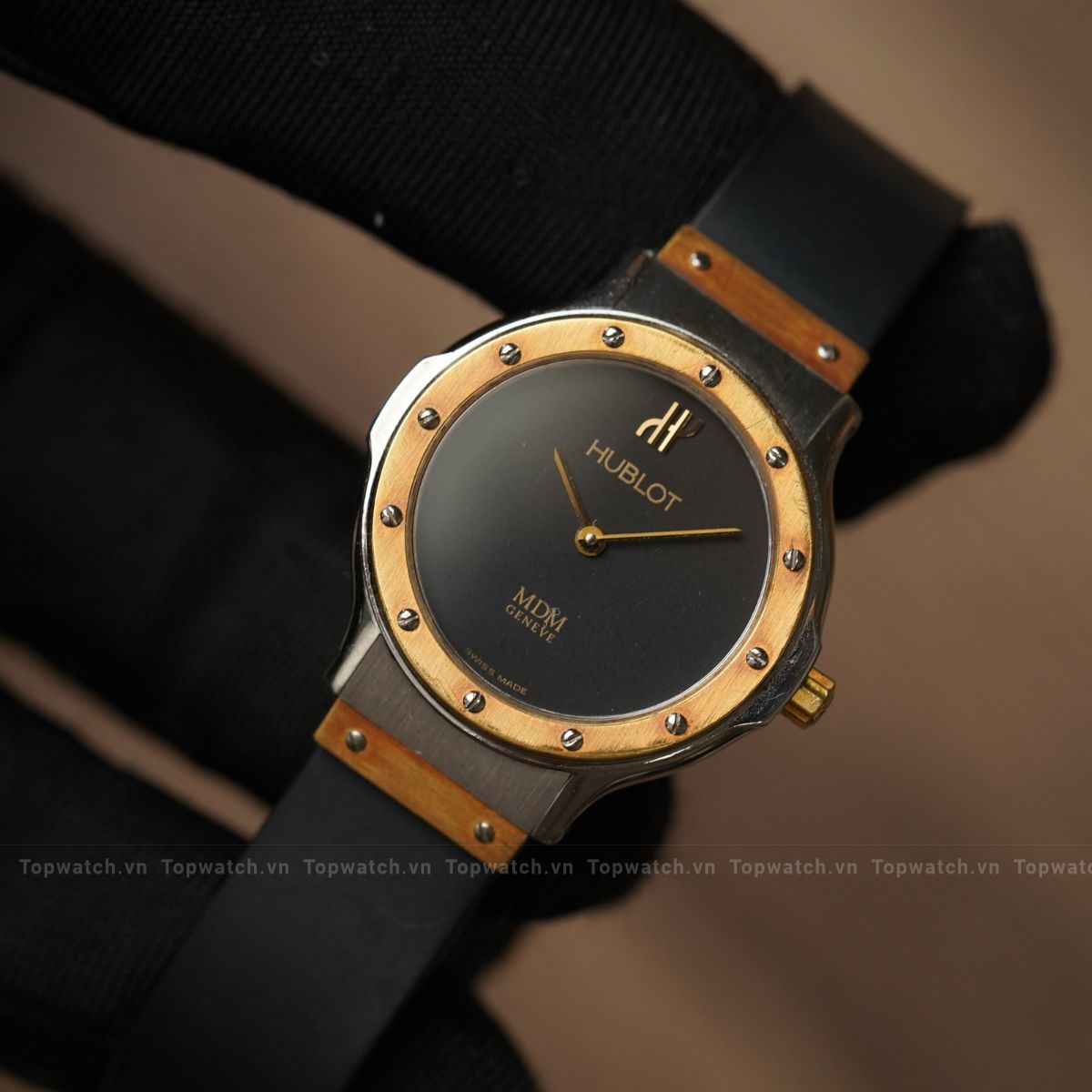 dong-ho-hublot-mdm-womens-black-watch-1280.100.3.044-3.jpg