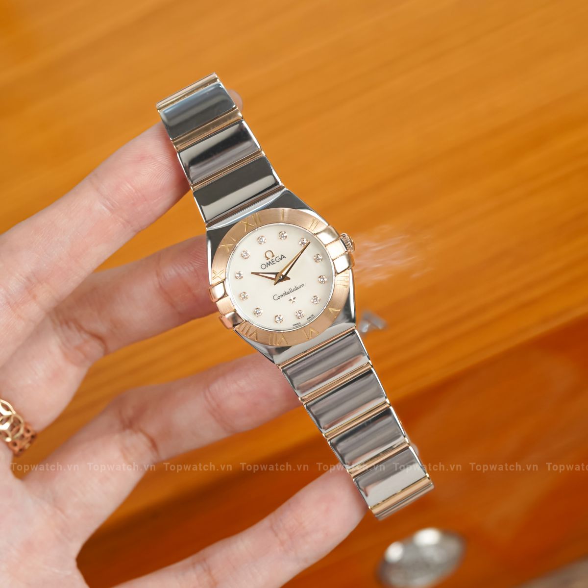 đồng hồ omega constellation 131.20.28.60.55.002 28 yellow gold steel