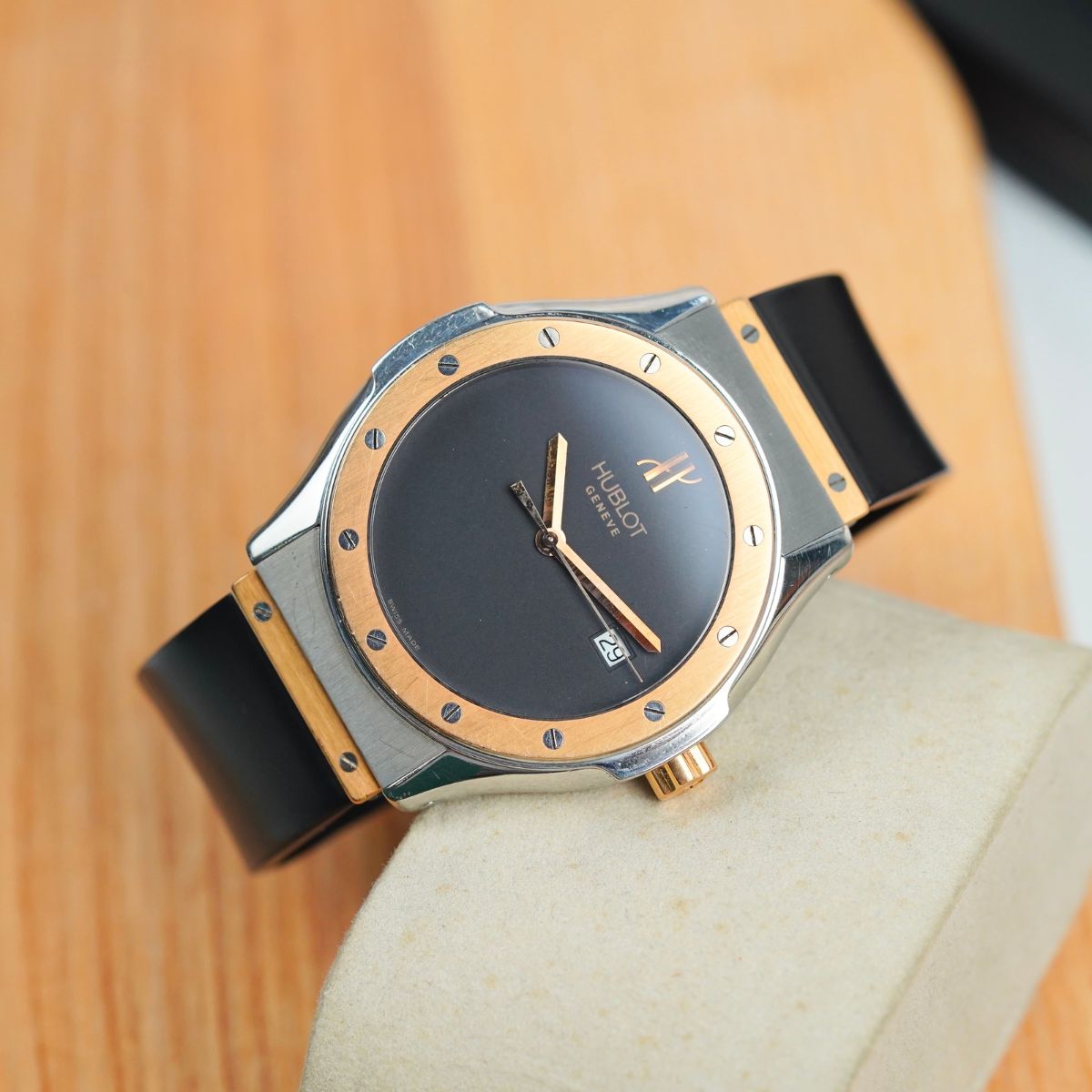 dong-ho-hublot-classic-fusion-quartz-steel-rose-gold-ref-1905-7 (2)