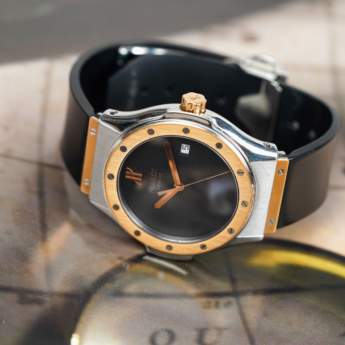 dong-ho-hublot-classic-fusion-quartz-steel-rose-gold-ref-1905-7 (3)