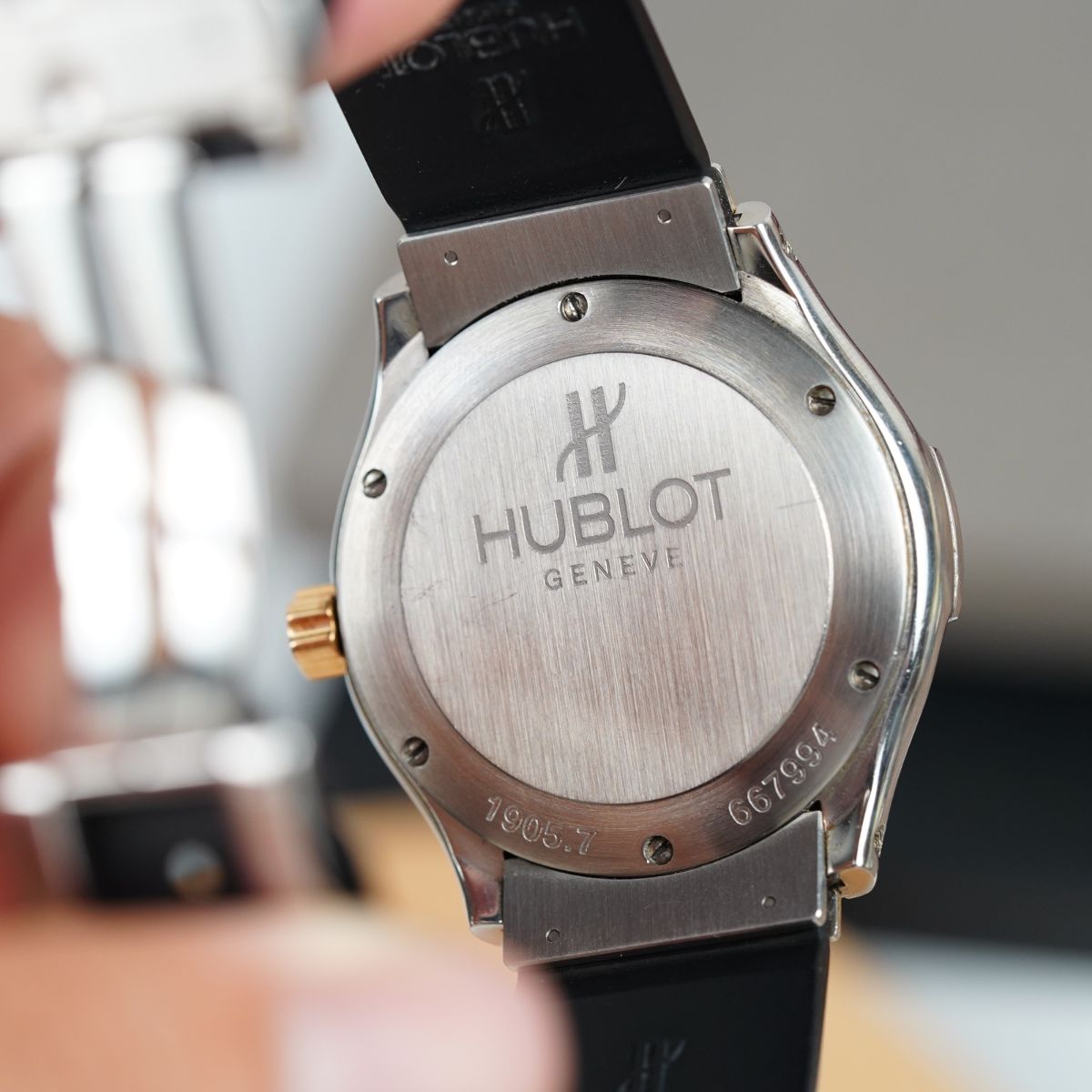 dong-ho-hublot-classic-fusion-quartz-steel-rose-gold-ref-1905-7 (6)