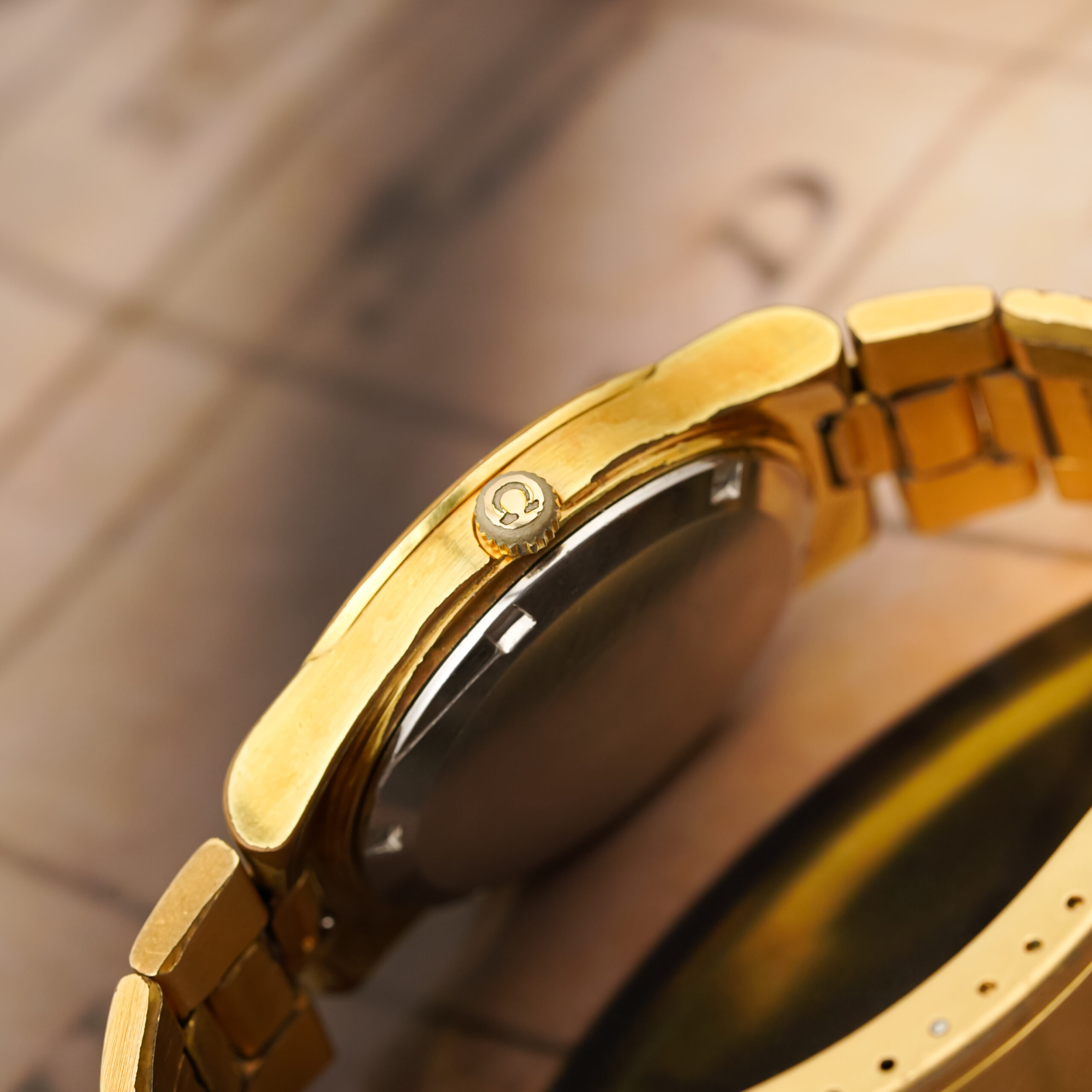 dong-ho-omega-1972-vintage-geneve-166-0173-gold-plated (7)
